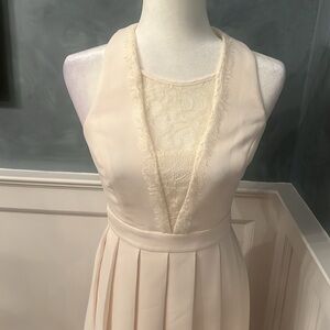 Cream colored Size 4 BCBG pleated Summer stunner!!